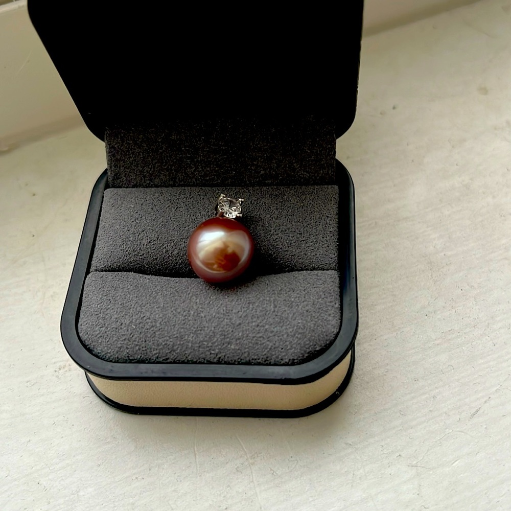 Fresh water pearl pedant